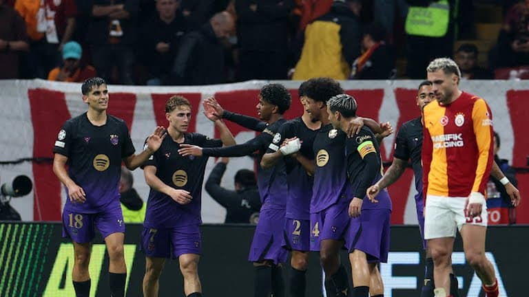 Barcelona secures top spot with big win