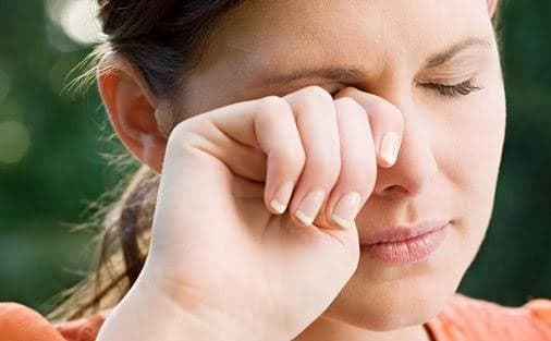Frequent face touching spreads germs
