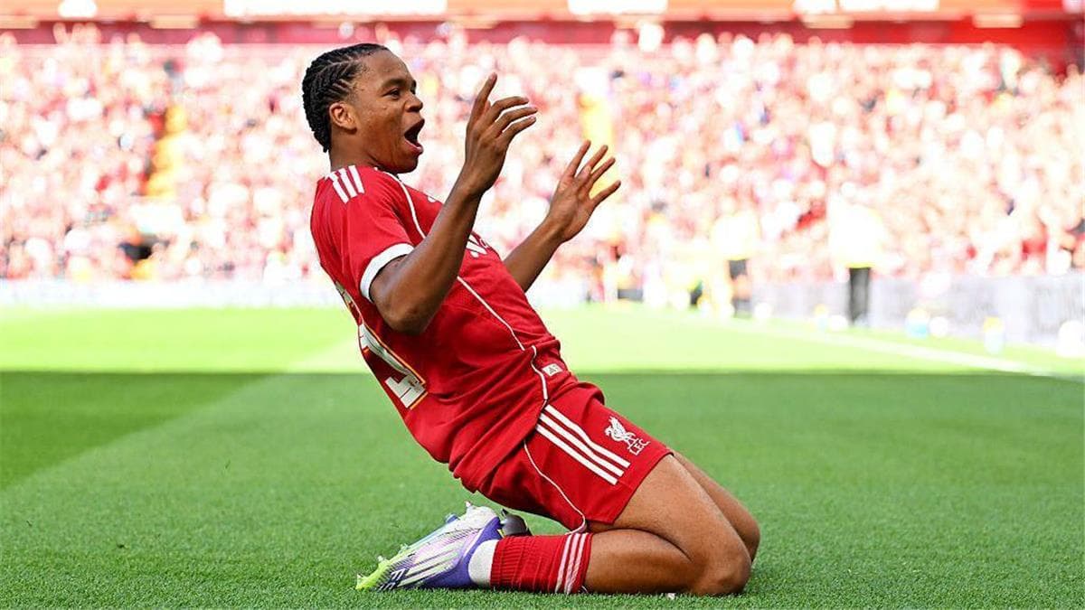 Stars influence Reds contract decision