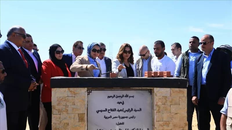 وزيرة التنمية ومحافظ الوادي يضعان حجر أساس مجمع تمور واحة الشوربجي
