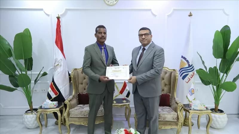 Qena Governor Awards Agriculture Director
