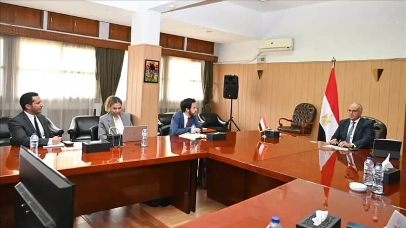 الوزير يبحث مع نائب البنك الأوروبي تعزيز حماية الشواطئ