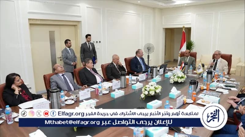 رئيس جامعة أسيوط الأهلية يحضر اجتماع مجلس الأمناء
