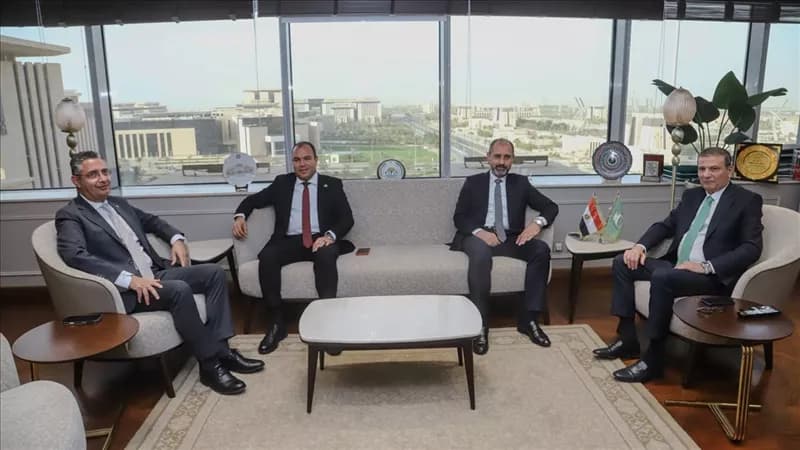 وزير الزراعة والتموين يناقشان تحديد أسعار القمح