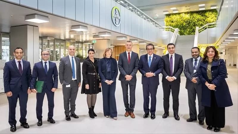 Health Minister visits Bayer headquarters in Germany