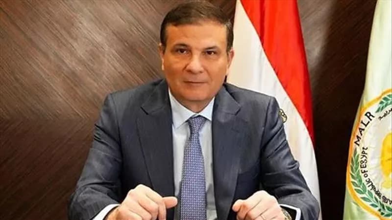 وزير الزراعة يتلقى تقرير جهود القطاع الزراعي سبتمبر