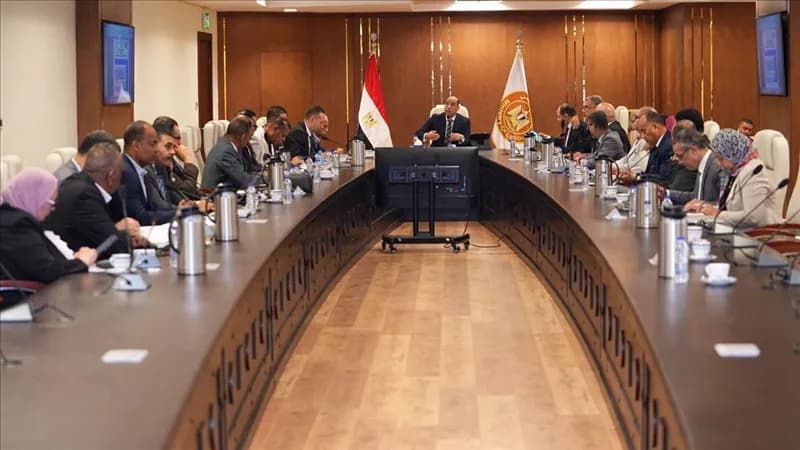وزير العمل يراجع تعديلات قانون النقابات