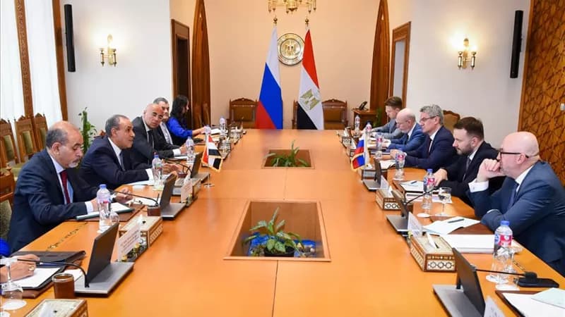 FM Meets Russian Deputy Chairman