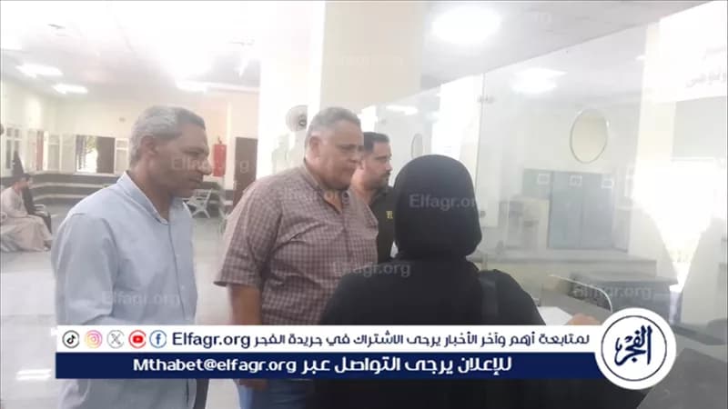 محافظ أسيوط يراجع خدمات الحمام وصدفا