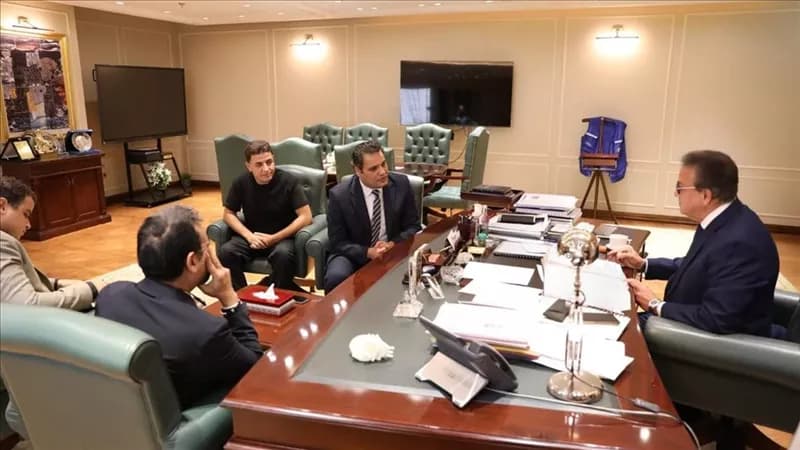 Health Minister meets Basara editor and hospital incident journalist