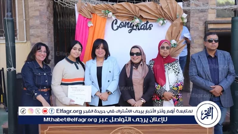 Asiut Education Agent awards TOEFL certificates to Al-Salam top students