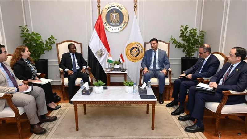 وزير الصناعة يناقش مع سفير كوت ديفوار التعاون والاستثمار