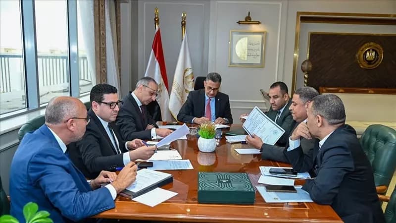 Supplies Minister Meets Legislators