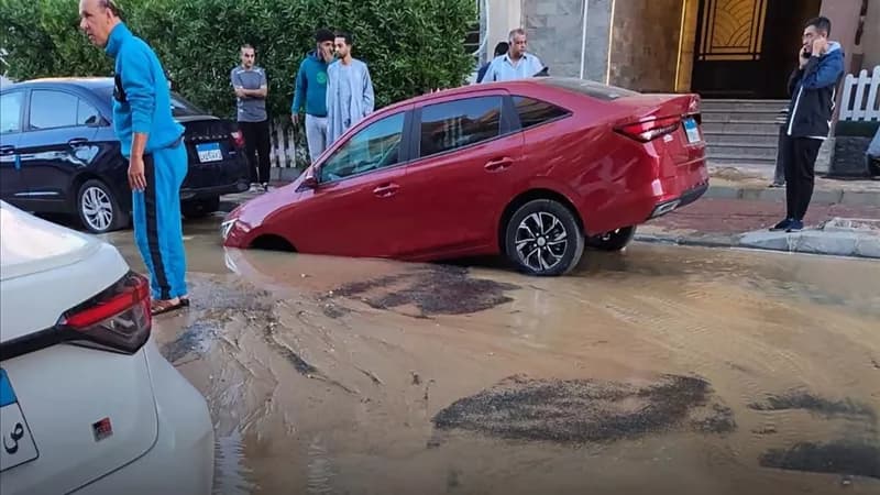 Car falls into sinkhole