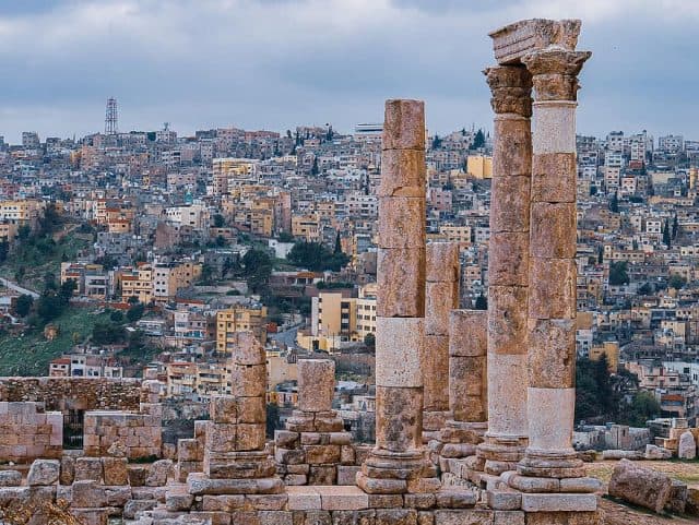 عمّان: وجهة سياحية تجمع التاريخ والترفيه والعلاج في مدينة واحدة