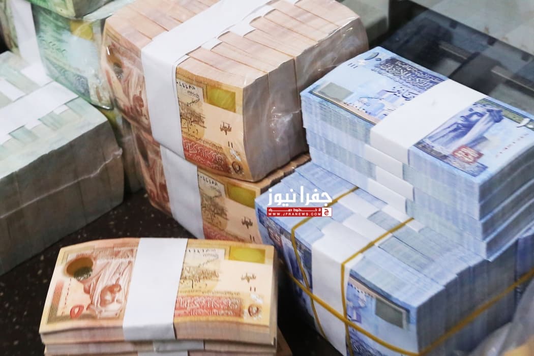 نائب يحقق في عمولات حسابات البنוק