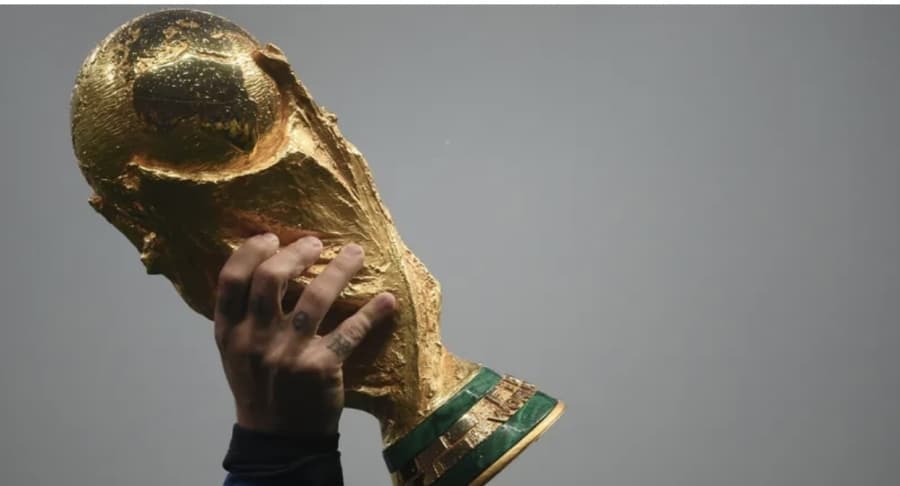 نواب يحققون مع مدرب المنتخب بعد الخروج من المونديال