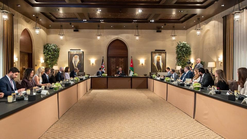 الملك يدعو للتهدئة في المنطقة