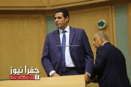 الزبن ينتقد رئيس الوزراء ويصف الحكومة بأنها عبء