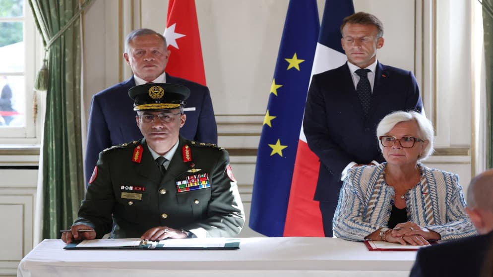 King announces France military pact