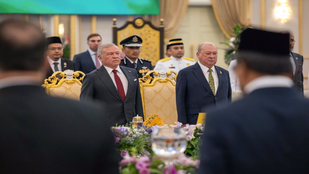 الملك يناقش مع ملك ماليزيا أهمية وقف التصعيد الإسرائيلي