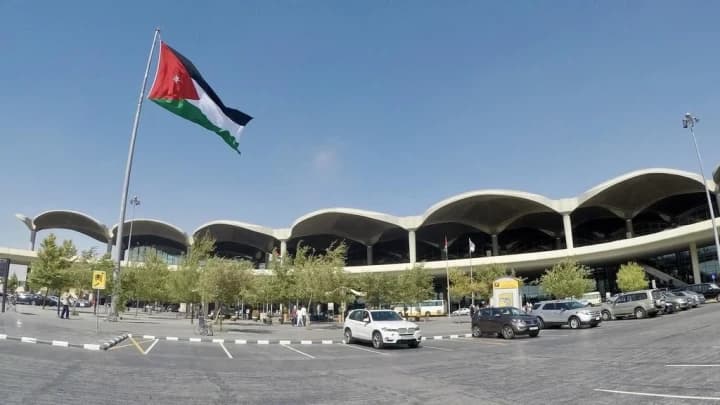 الحكومة تبحث استثمار أراضي الأوقاف قرب المطار