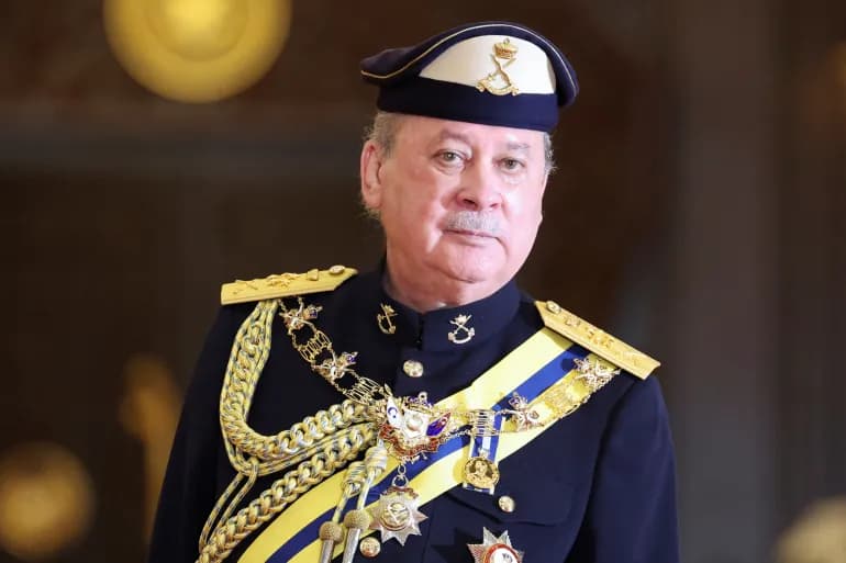 ملك ماليزيا يصدر أمراً ملكياً