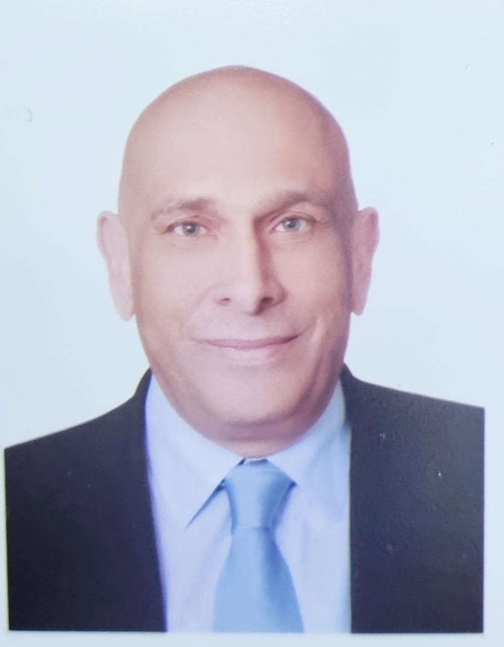 من يسن القوانين للعمل المهني