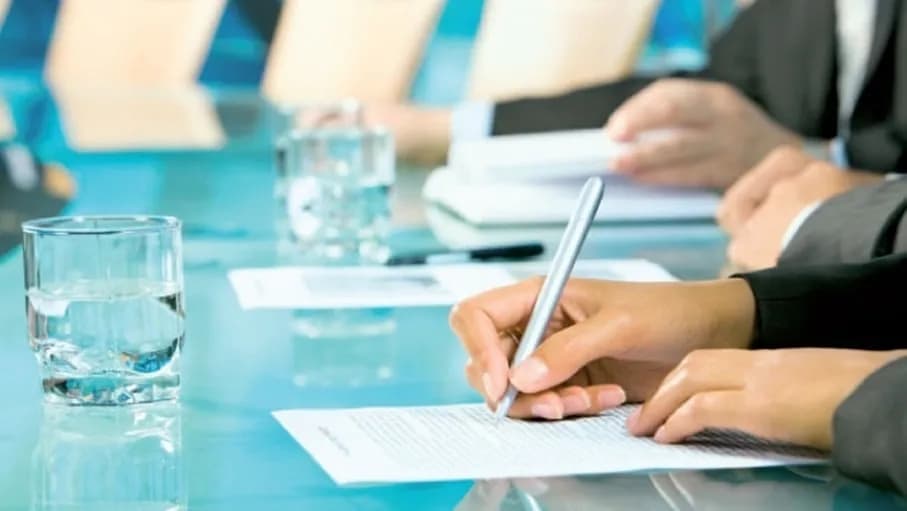 الإجازة بدون راتب: كيف تصبح المرونة الإدارية استثمارًا في الإنسان والوطن