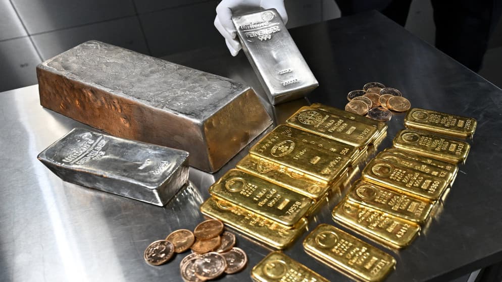 Gold and silver price gains globally