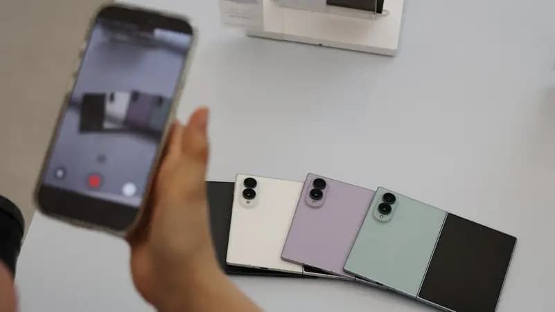 آيفون القابل للطي يواجه مصيره مقارنة بـ Galaxy Z Fold 8