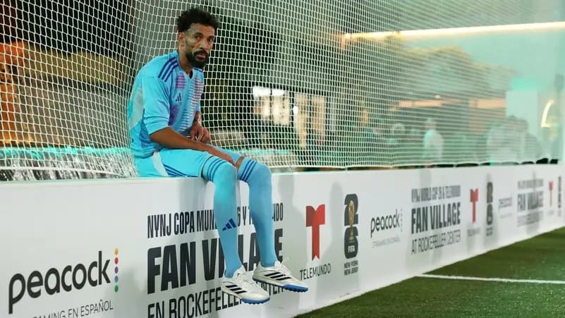 Fouzia delays club plans, seeks new deal