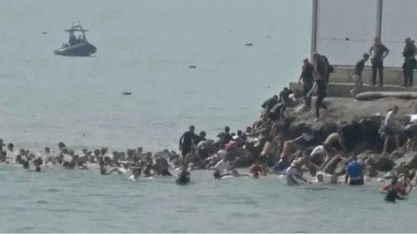 وفاة 18 مهاجرًا عبروا إلى إسبانيا