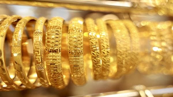 Gold prices hold steady on Sunday