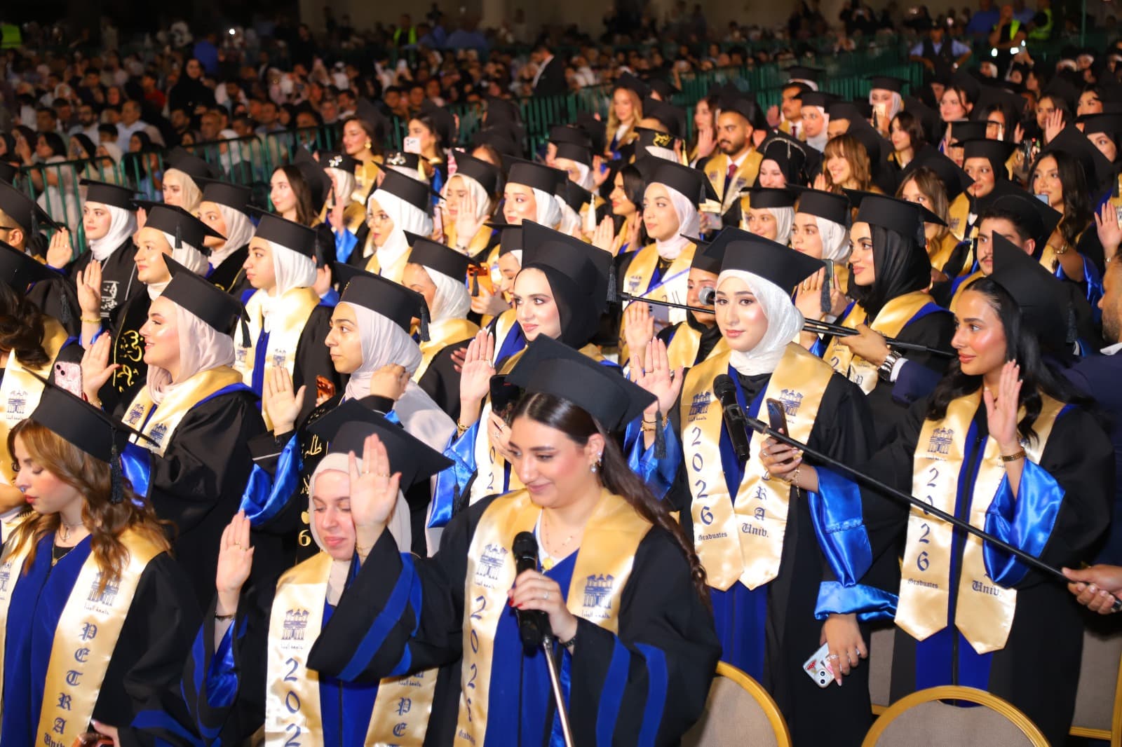 رئيس جامعة البترا يختتم احتفالات التخرج