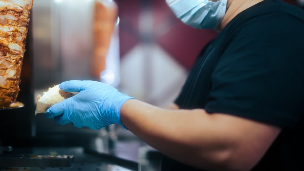 Restaurant owners seek tighter controls on food safety