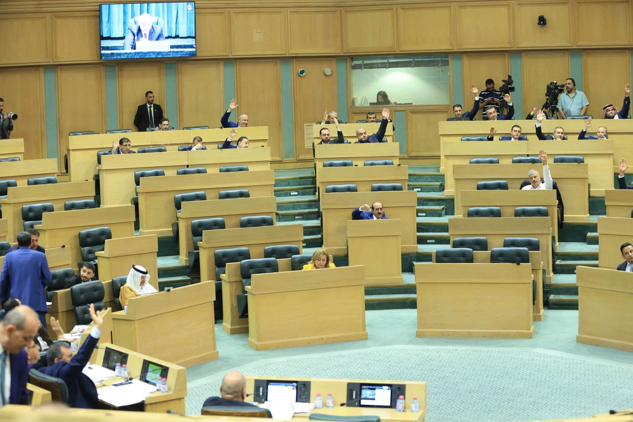 Debate over Real Estate Law Article 28