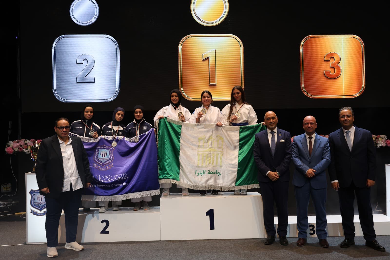 طالبات جامعة البترا يفزن ببطولة الكاراتيه