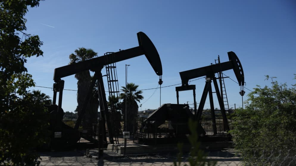 Oil drops 5% to 79.36