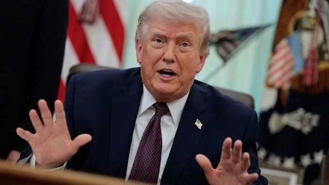 Trump favors economic sanctions over military action against Iran