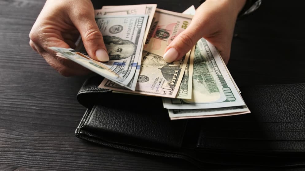 متسولة تحمل 46 ألف دولار في وسط عمان