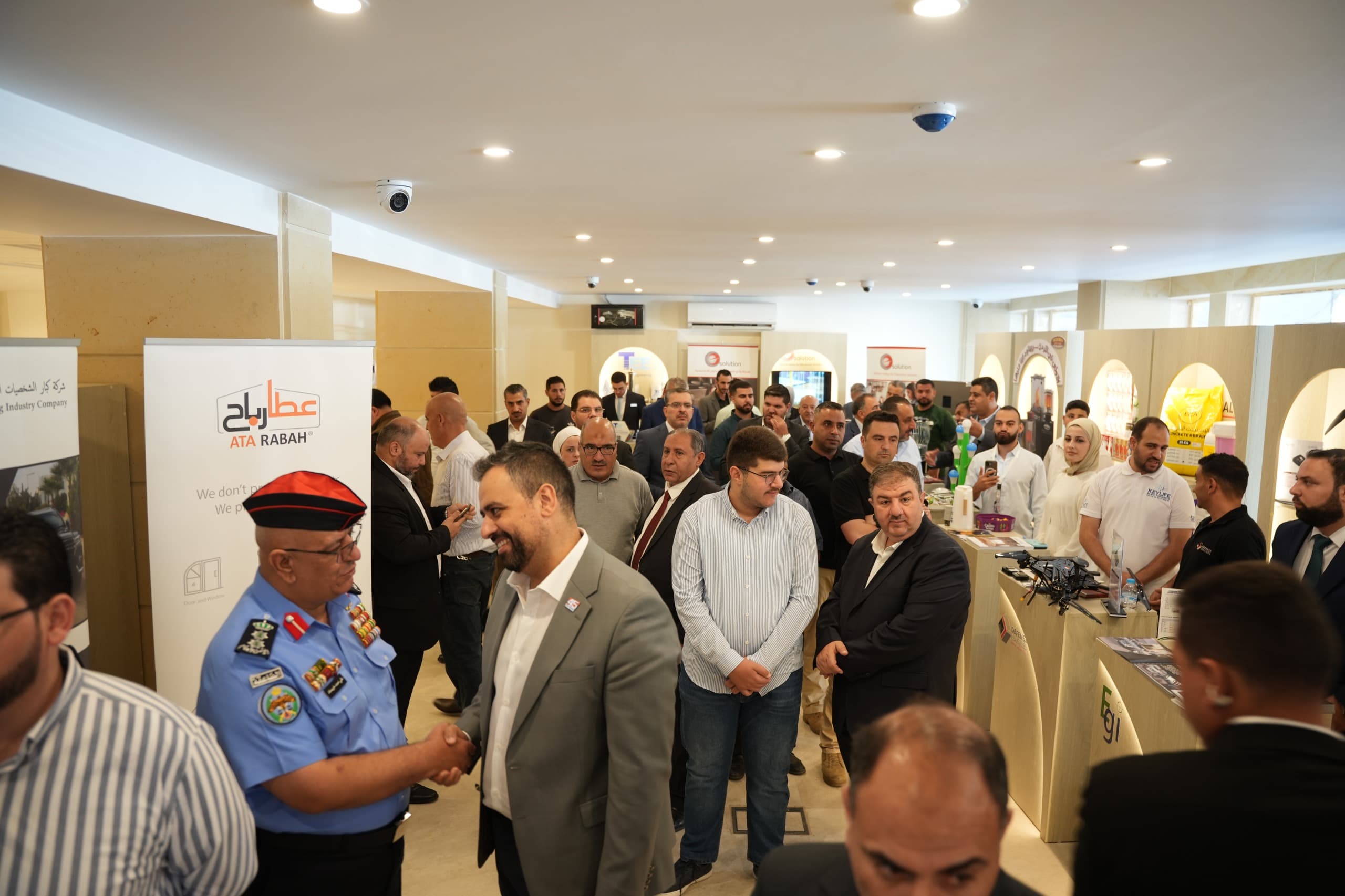 وزير الصناعة يفتتح معرض الصناعات الأردنية