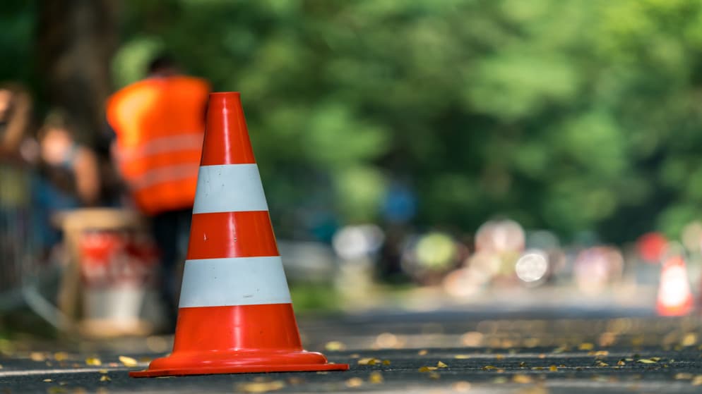 حركة مرورية لإضافة جسر مشاة بزهران الخميس