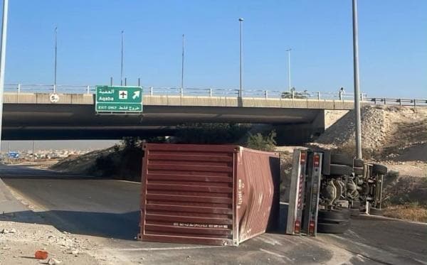Truck crash blocks Sabiq to Amman traffic