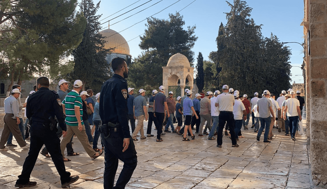 Settlers storm Al-Aqsa under police protection