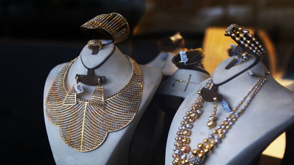 21-karat gold costs 88.2 dinars