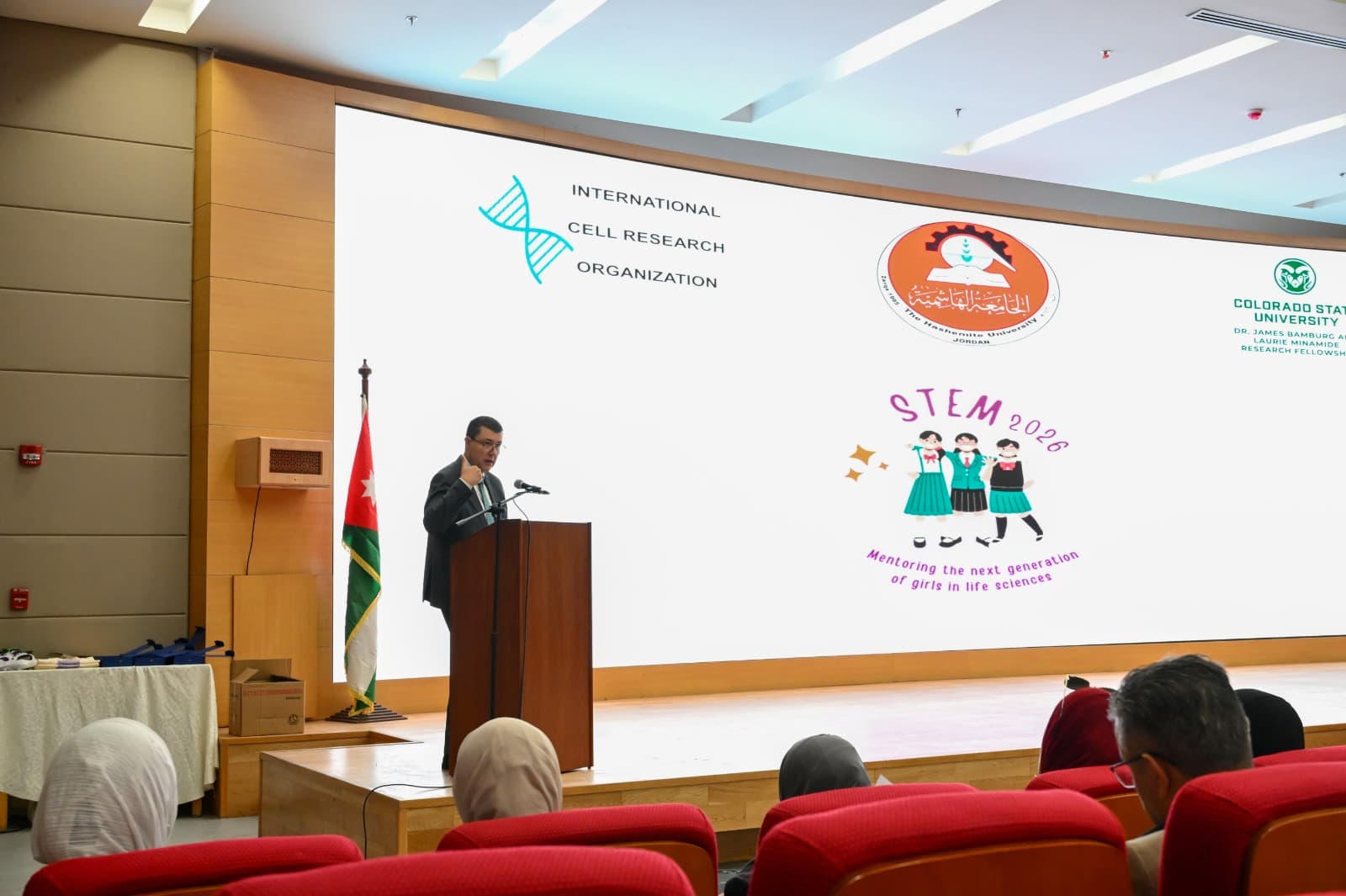 الجامعة الهاشمية تختتم مشروع تأهيل طالبات الثانوية في الزرقاء