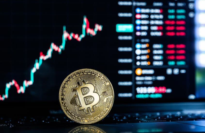 بيتكوين يسجل 70 ألف دولار لأول مرة منذ يونيو