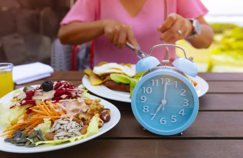 مواعيد الوجبات وتأثيرها على صحتك