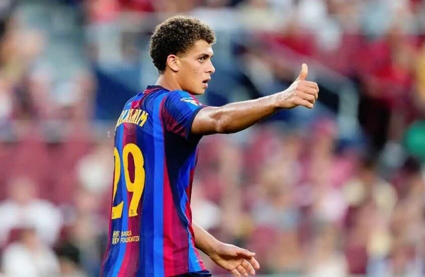 Mido congratulates Hamza Abdul Karim on Barcelona performance